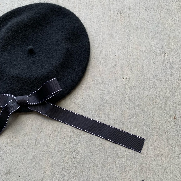 Bow Beret Hat - Picture 2 of 3